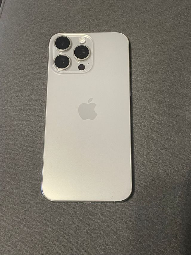 iPhone 15 Pro Max titanio