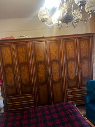 Cabeceros ,mesillas y comoda con espejo