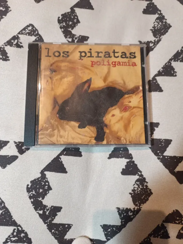 CD Los Piratas - Poligamia