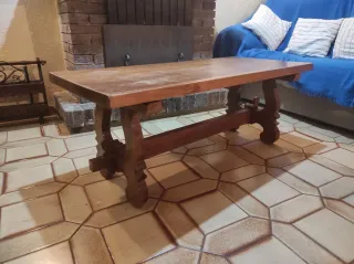 Mesita de centro y revistero de madera