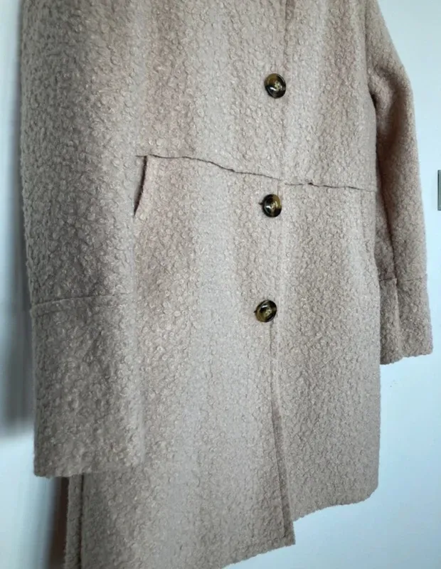 Abrigo Klasics beige con capucha