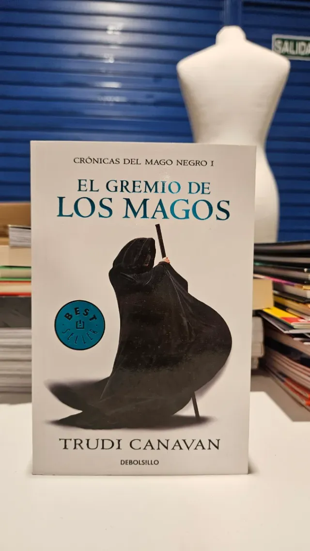 El gremio de los magos (Crónicas del Mago Negro 1)