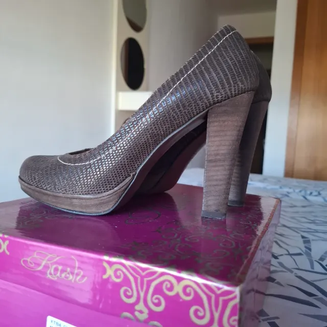 Zapatos Gloria Ortiz Marrones Talla 38