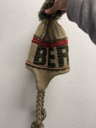 Gorro de lana Berlin con pompón