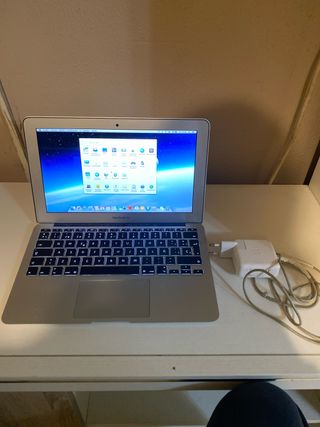 Apple MacBook Air A1465 Plata