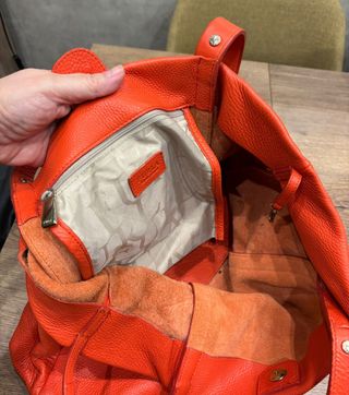 Bolso de Piel marca Furla. Coral.