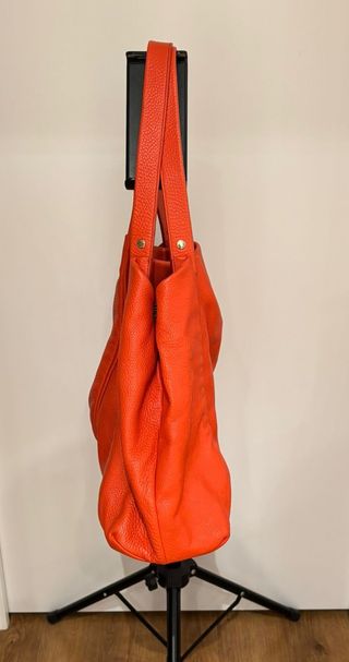 Bolso de Piel marca Furla. Coral.