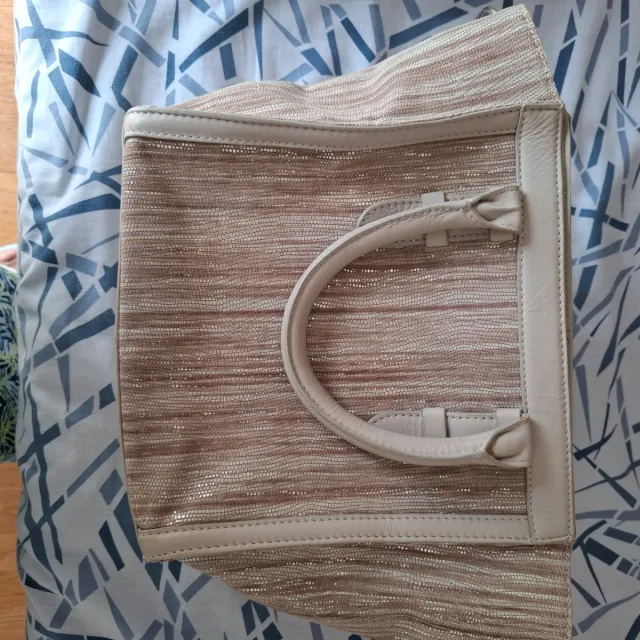 Bolso Guy Laroche Beige y Dorado