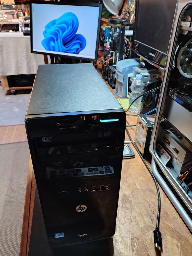 PC Desktop HP i3 con Windows 11