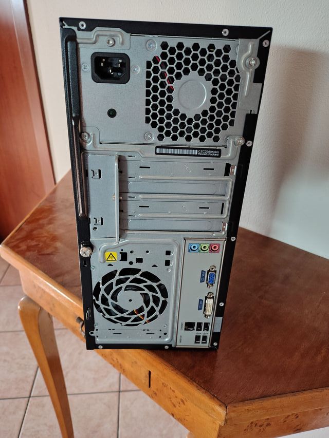 PC Desktop HP i3 con Windows 11