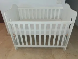 Cuna blanca seminueva ,marca micuna