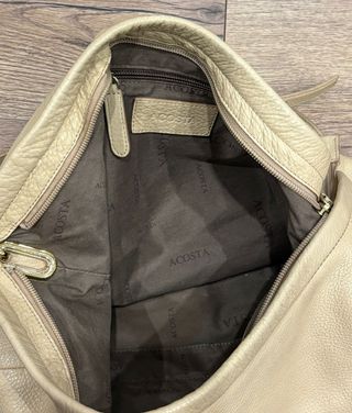 Bolso de piel marca Acosta. Beige.