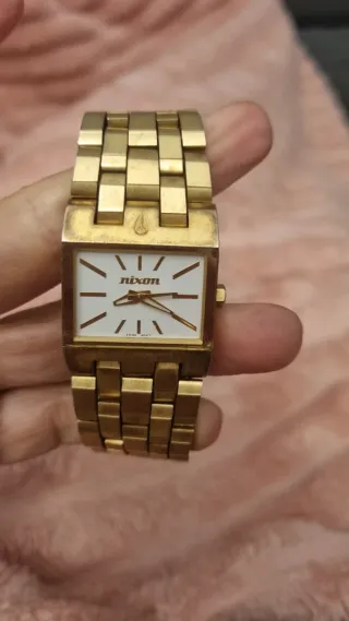 Reloj Nixon Dorado y Blanco