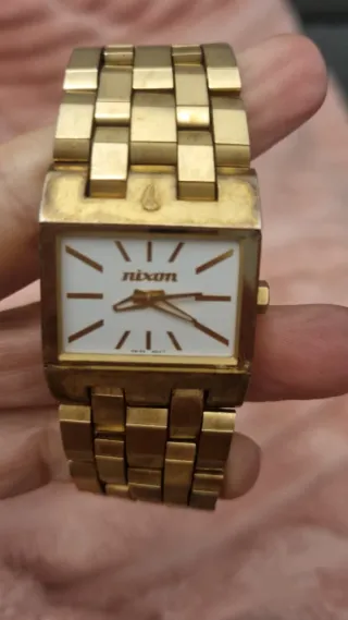 Reloj Nixon Dorado y Blanco