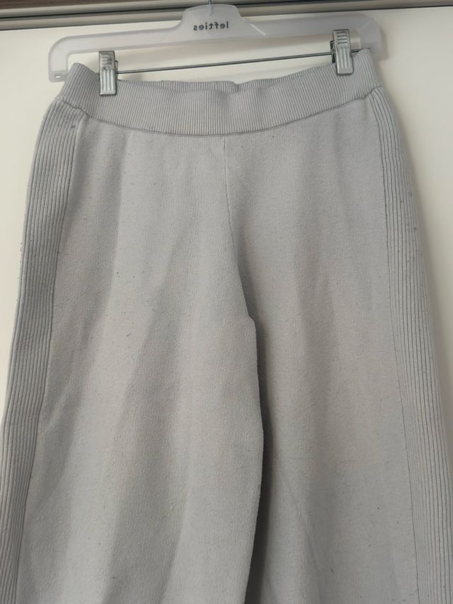 Pantalón gris tejido