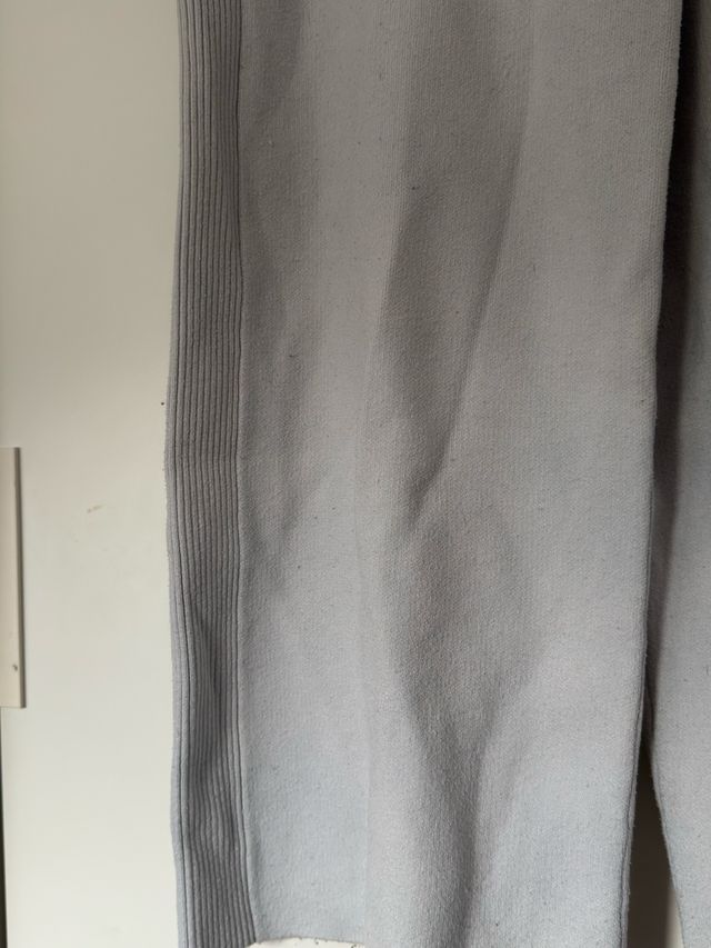 Pantalón gris tejido