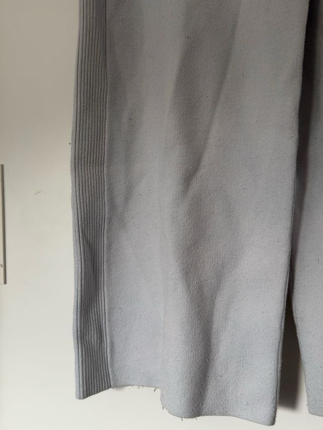 Pantalón gris tejido