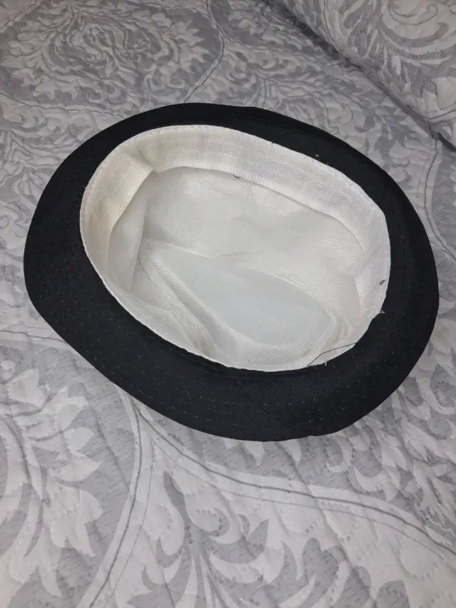 Sombrero de playa beige y negro