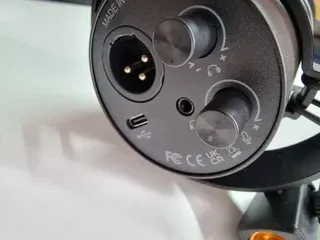 Kit streaming Fifine K688 + mesa SC3 + XLR