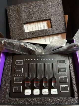 Kit streaming Fifine K688 + mesa SC3 + XLR