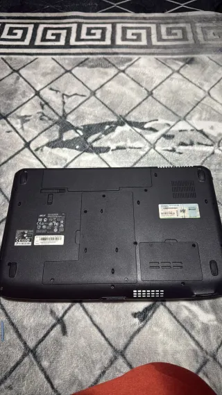 3 Portátiles  Acer Beige/Negro y AHTEC gris