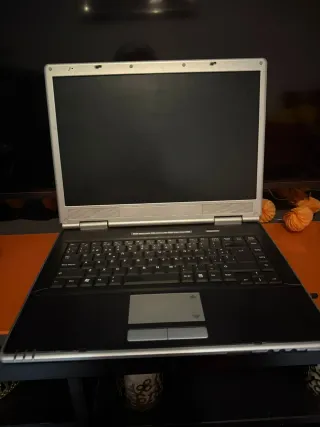 3 Portátiles  Acer Beige/Negro y AHTEC gris