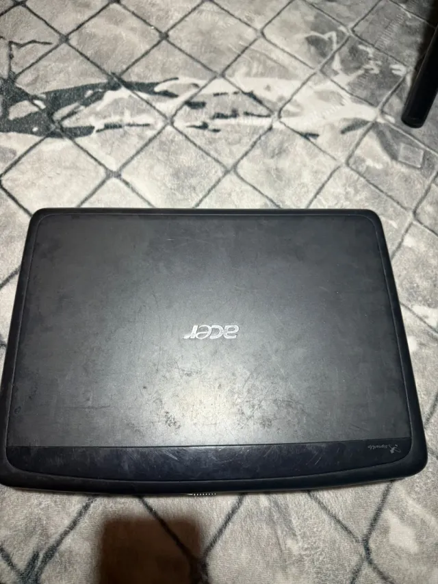 3 Portátiles  Acer Beige/Negro y AHTEC gris