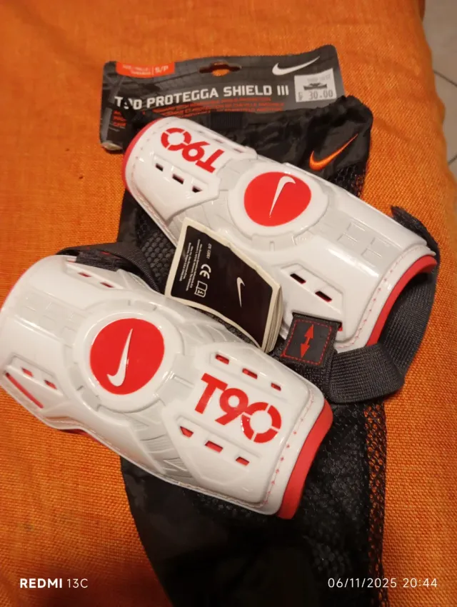 Parastinchi Nike T90 Protegga Shield III