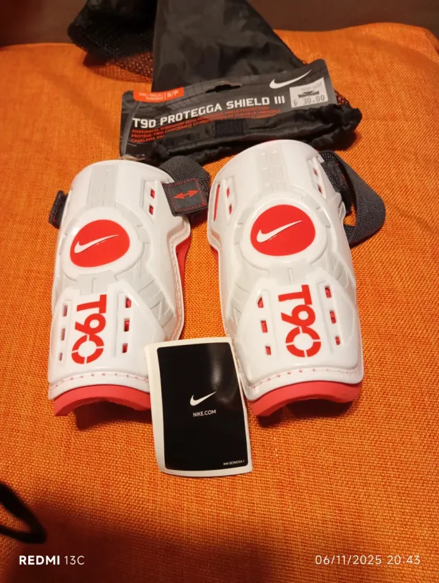 Parastinchi Nike T90 Protegga Shield III