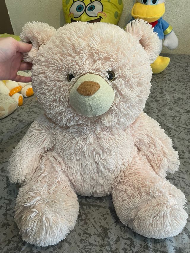 Osito de peluche rosa suave