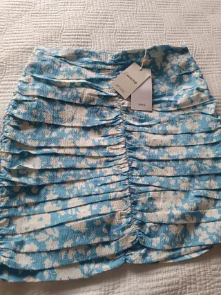 Falda MNG azul y blanca con volantes