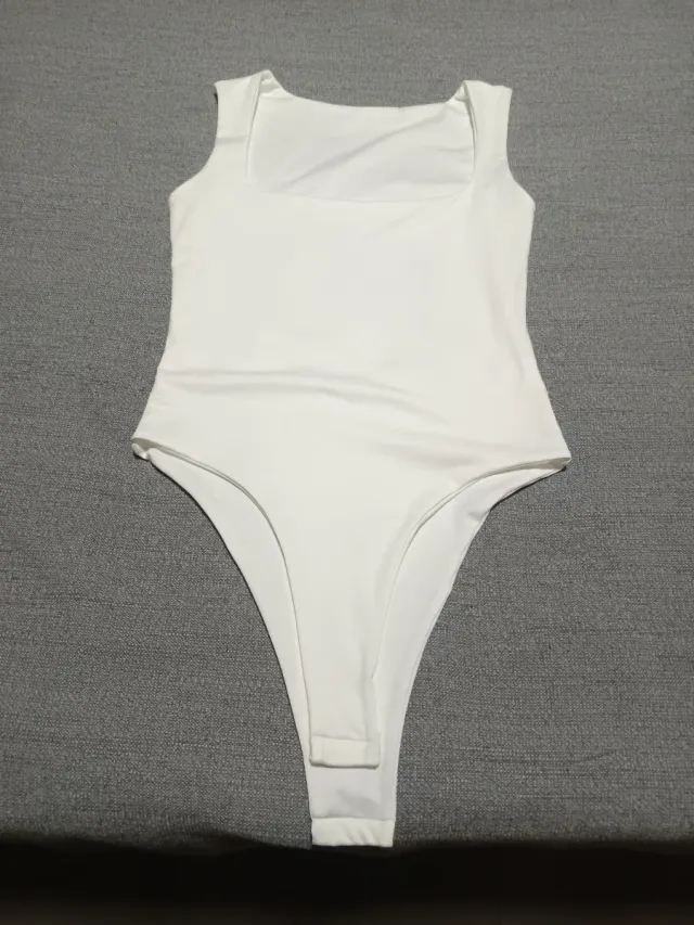 Body blanco tirantes escote cuadrado