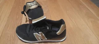Zapatillas New Balance Negras y Doradas