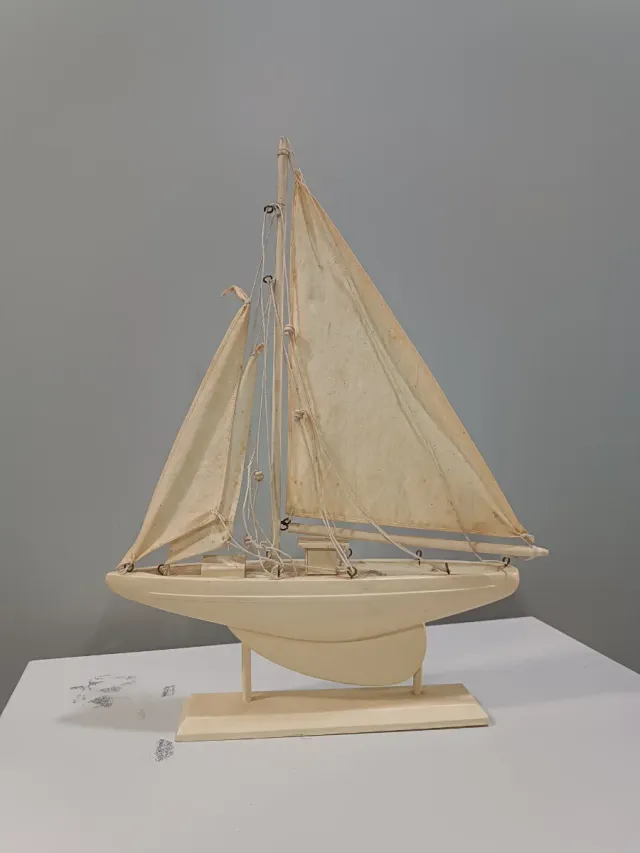 Veliero decorativo in legno bianco