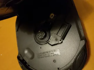 Lettore CD portatile Sony anni '90