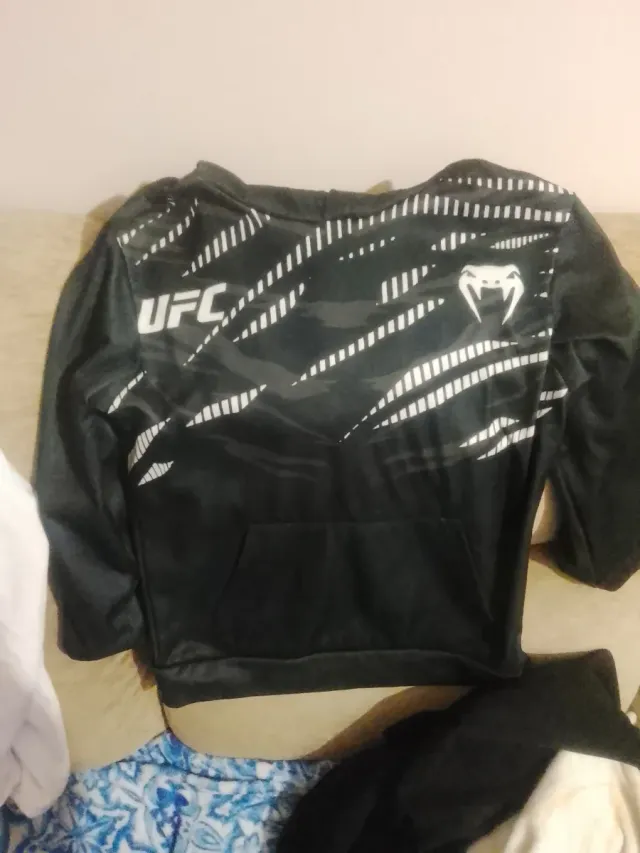 Sudadera UFC Negra