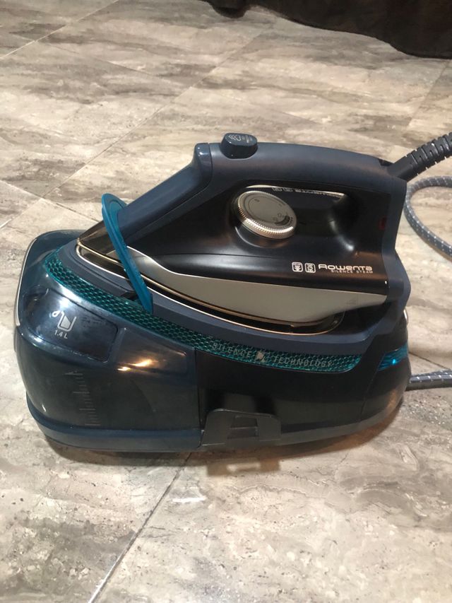 Plancha Rowenta con base