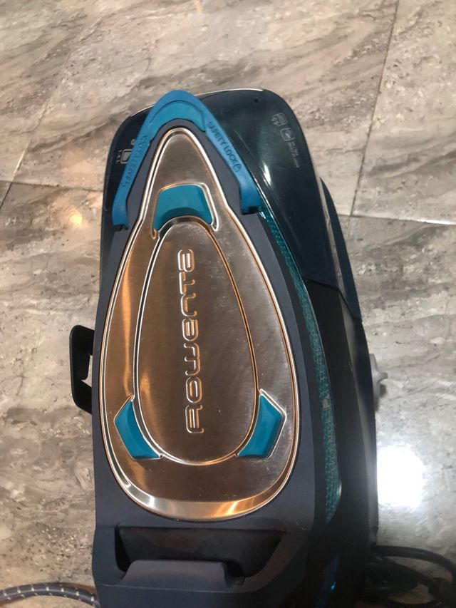 Plancha Rowenta con base