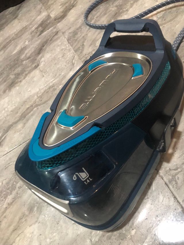 Plancha Rowenta con base