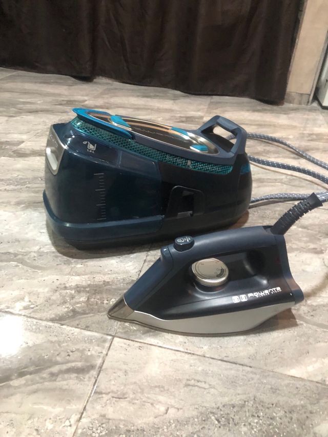 Plancha Rowenta con base