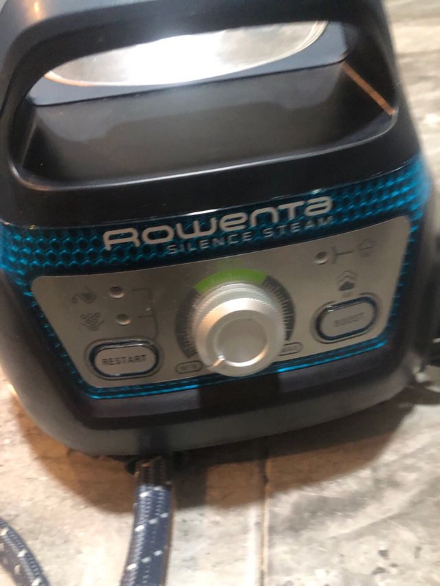 Plancha Rowenta con base