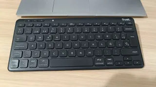 Teclado Trust Lyra Carga USB Bluetooth