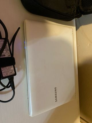 Portátil Samsung Blanco con Funda