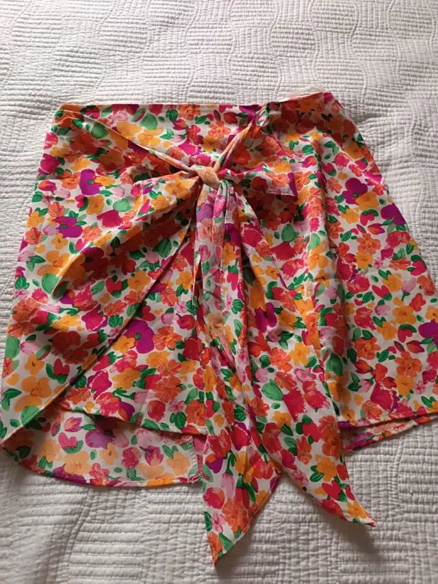 Gonna floreale con fiocco