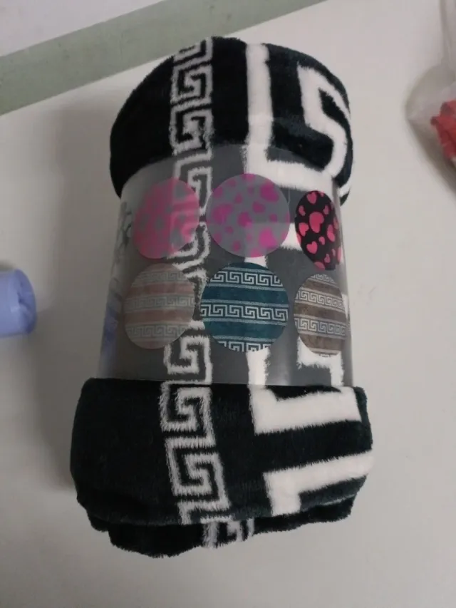 Manta de sedalina negra y blanca