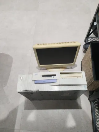 IBM 300GL Ordenador de Sobremesa vintage