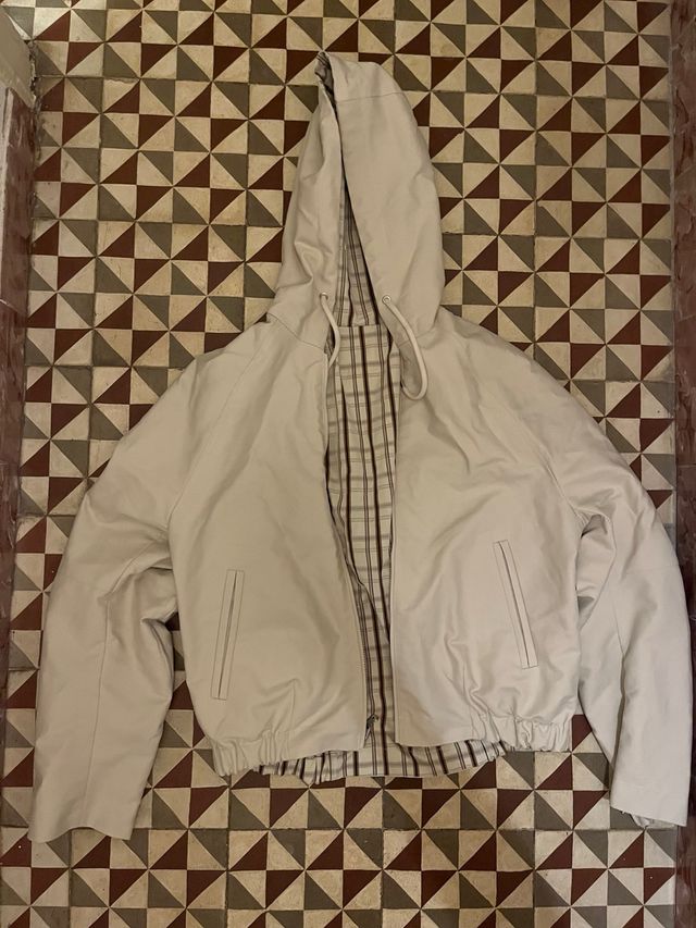 Chaqueta estilo Burberry Blanca con Capucha