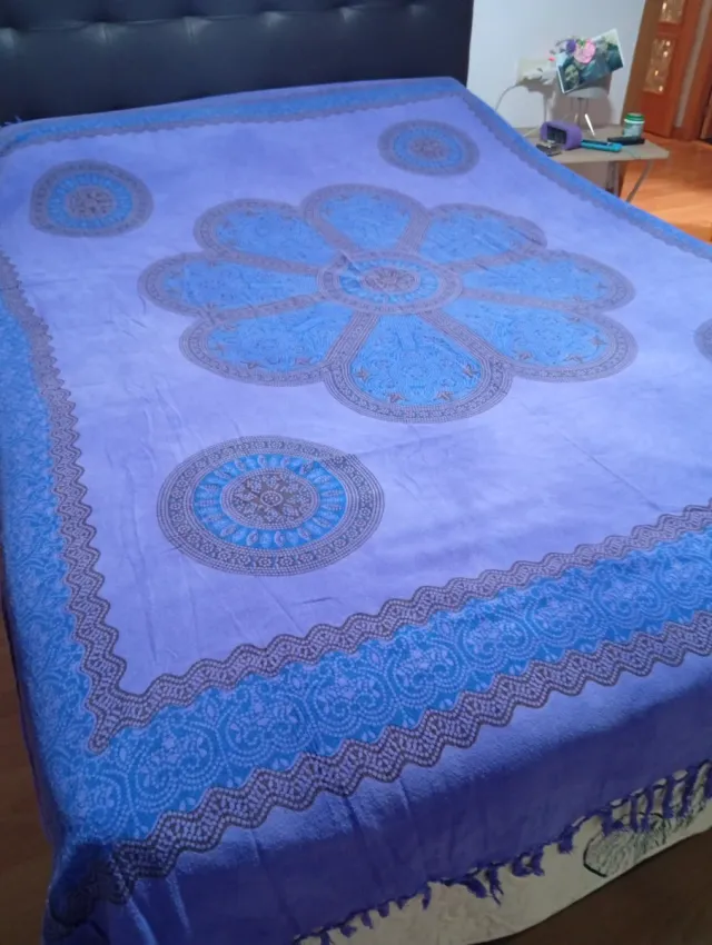 Manta sofá/cama floral azul y morado