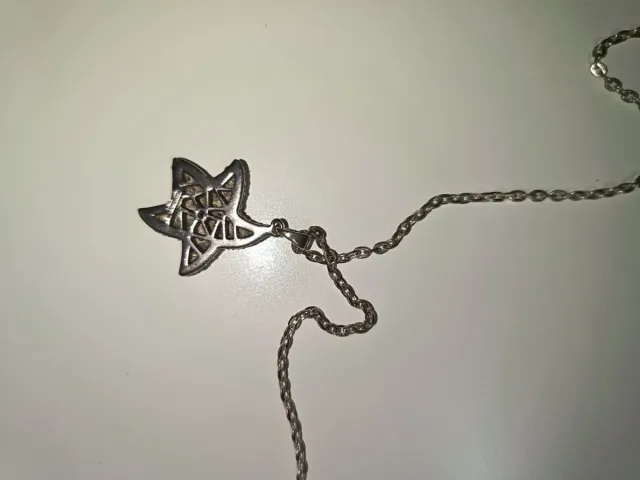 Collana con medaglietta a forma di stella