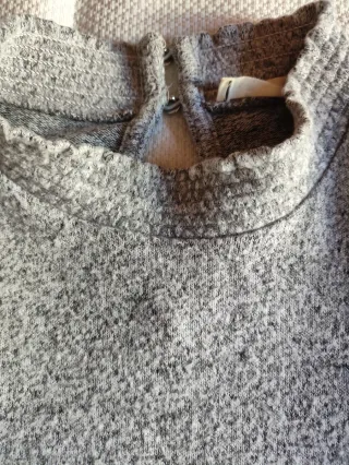 Jersey gris con volantes